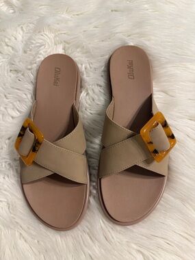 OluKai Tan Crisscross Slide Sandals with Tortoiseshell Accent size 10W BNWOT